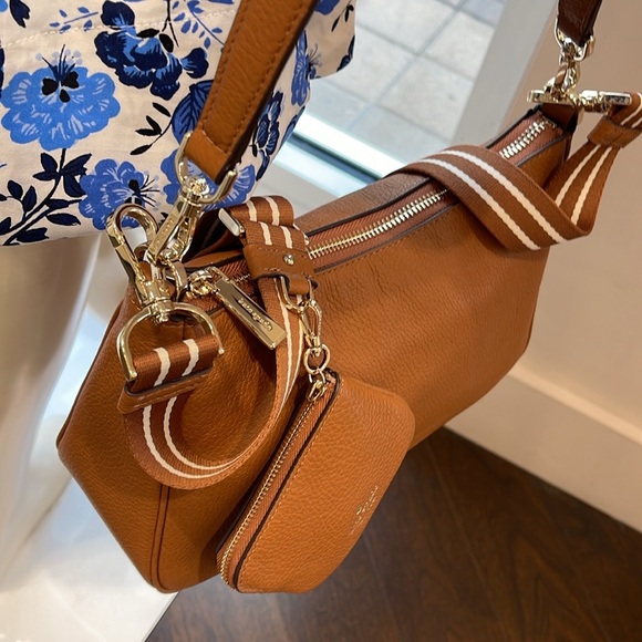 Kate Spade Rosie Shoulder Bag With Tech Attachment AirPod 
Warm Gingerbread 
NWT - Picture 10 of 16